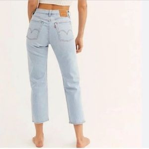 Levi's Wedgie Striaght crop jeans (light wash)